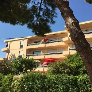 https://studio-avec-terrasse-parking.fr-provencehotel.com
